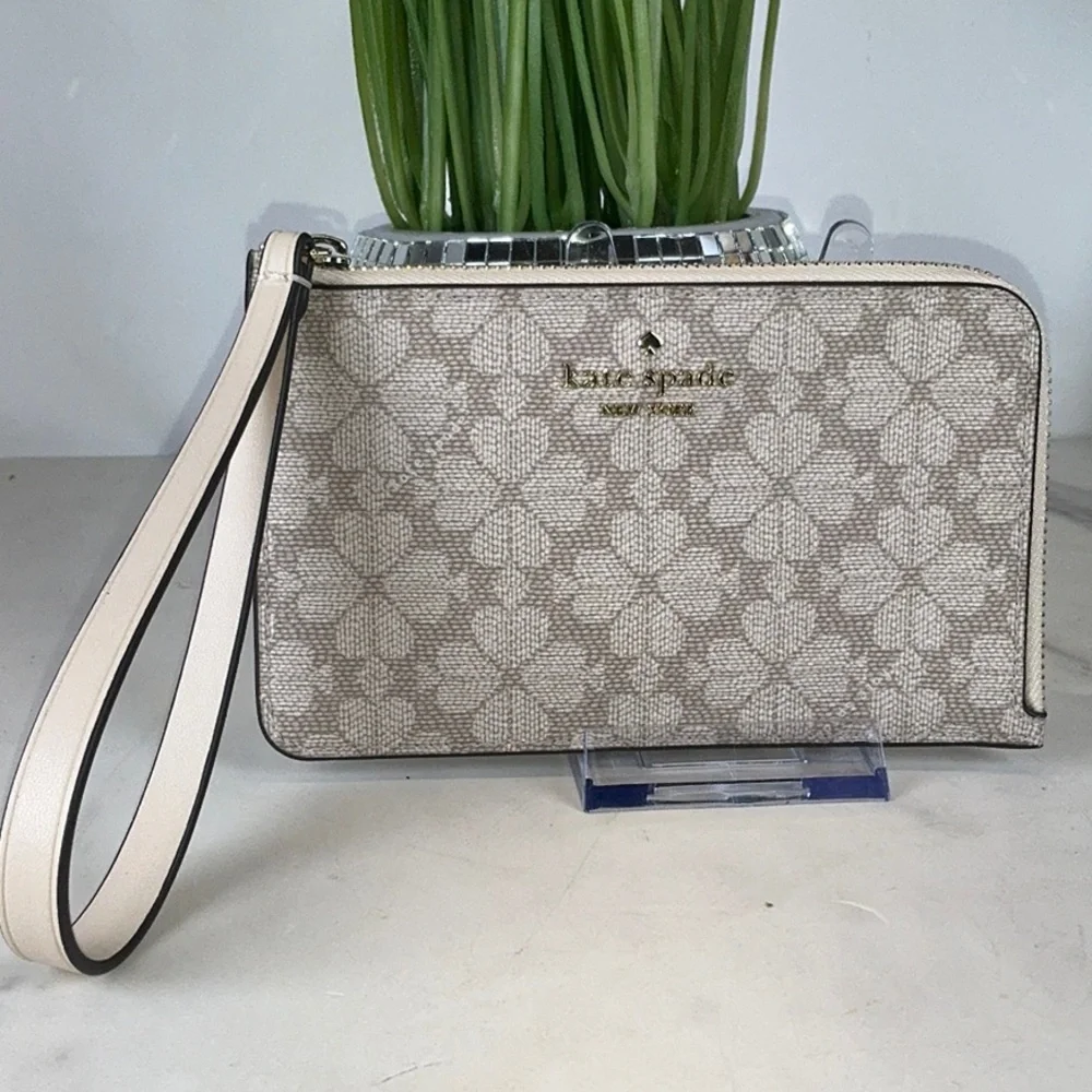 Kate Spade Lucy FlowerCream light‎ Brown Wristlet Wallet Bag